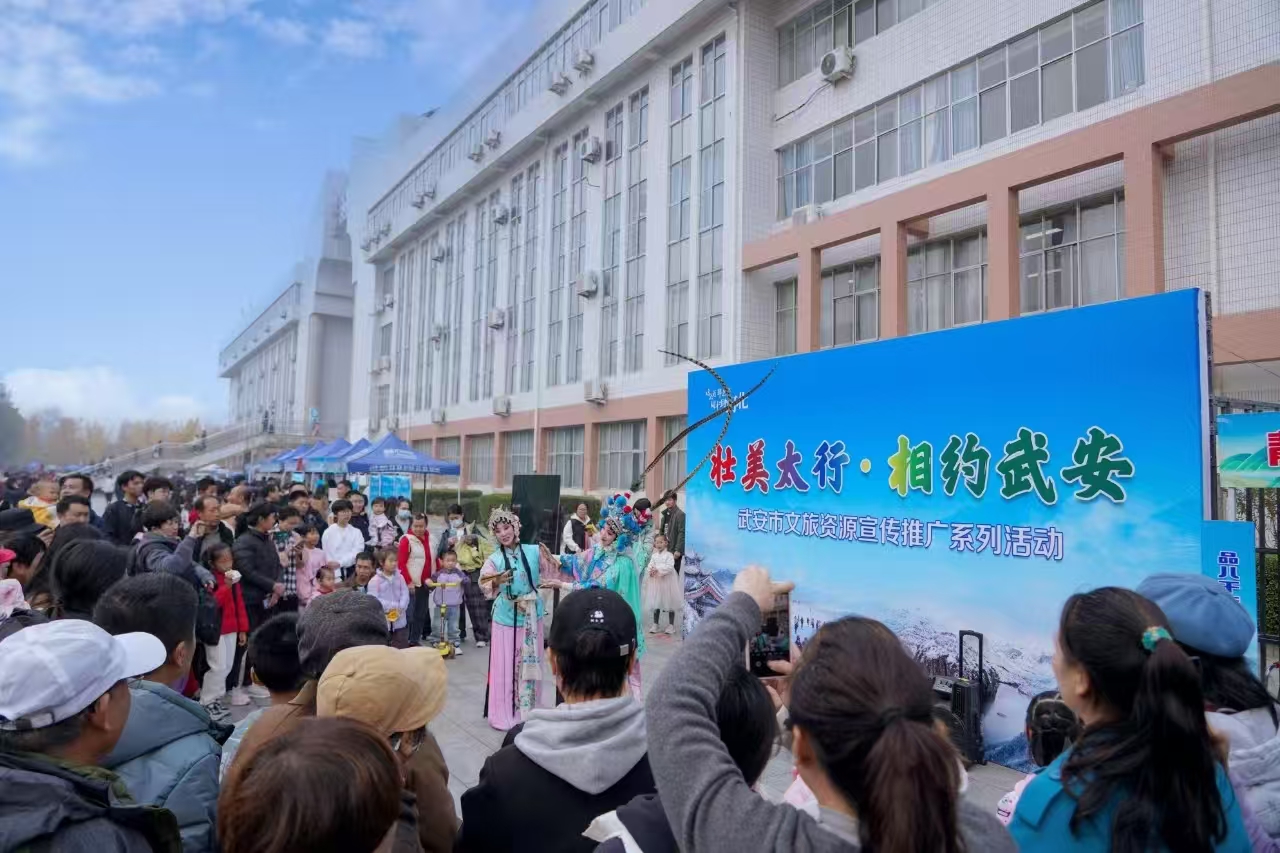 䰲ƽŶںӱóѧչѺáǡͬѧΡѧ䰲ƹ