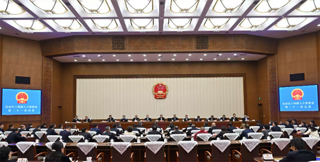 10月13日,自治区十四届人大常委会第二十一次会议在呼和浩特召开。草原云·内蒙古新闻网记者 马建兵 摄